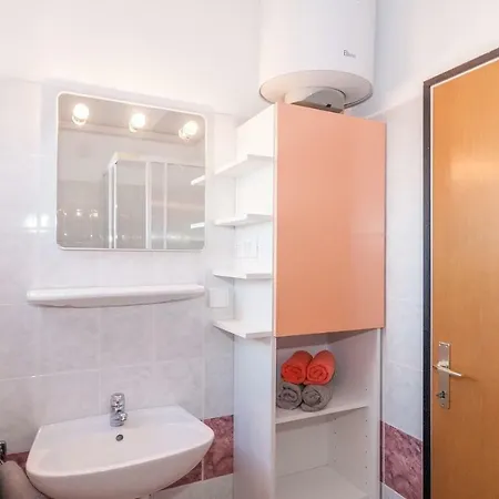 アパート California